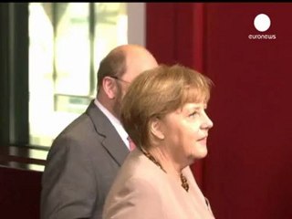 Hollande ve Merkel'den büyüme paketine destek
