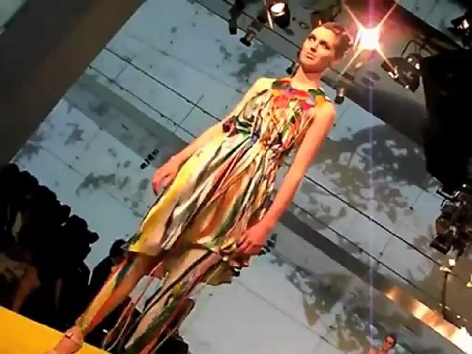 Meisterschule für Mode München, Kollektionsschau 2010 im BMW Museum, Thema Africouture