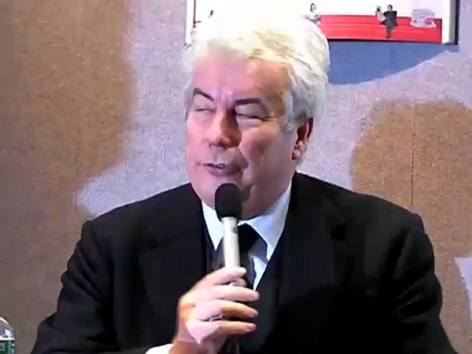 Ken follett stellte bei hugendubel am 8.3.2008 "die tore der welt" vor, video teil  1