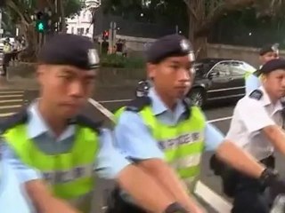 Protests as China premier meets HK leaders