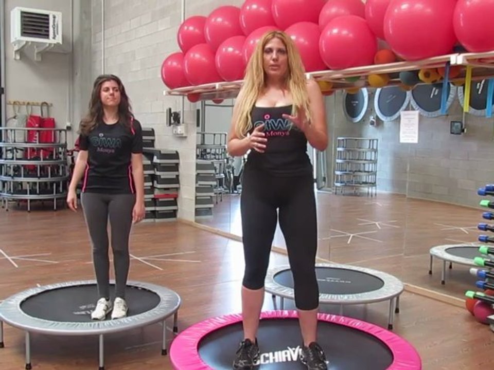 Monya fitness esercizi per rassodare i glutei con il trampolino elastico ALBESE FITNESS CENTER