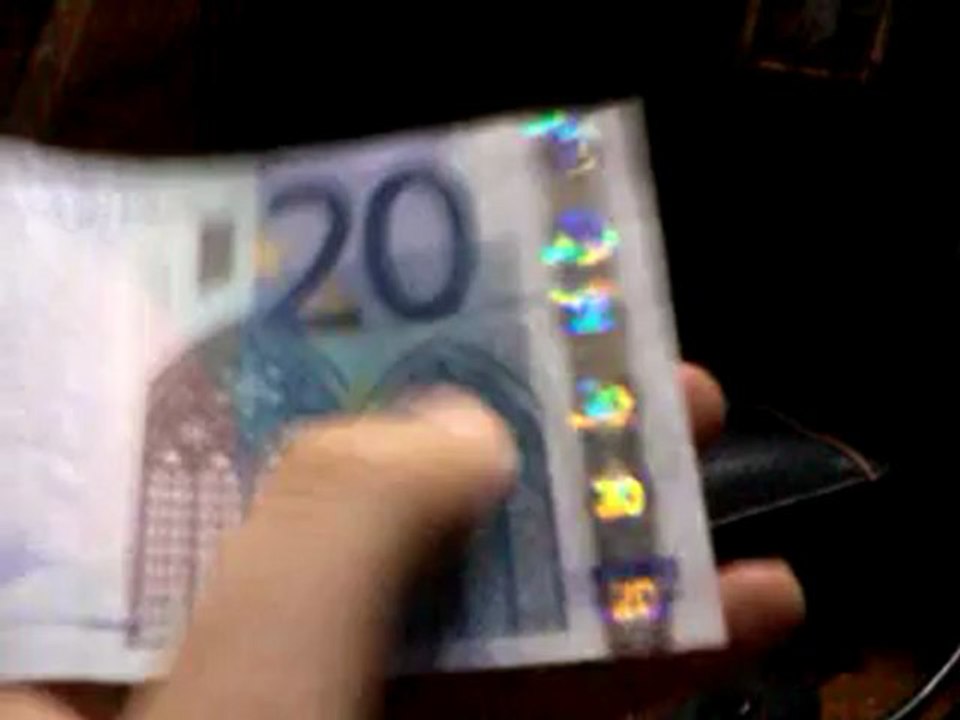 Riconoscere le banconote vere da quelle false