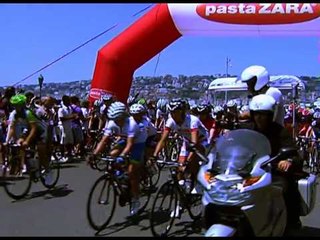 Napoli - Partito da via Caracciolo il ''GiroDonne2012" (live 29.06.12)