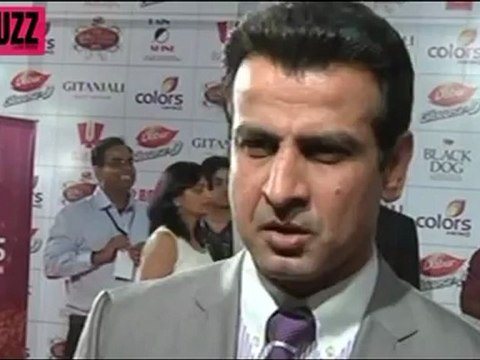 Ram Kapoor KISSES Ronit Roy ON STAGE of 11th Indian Telly Awards 30th June 2012 !!!