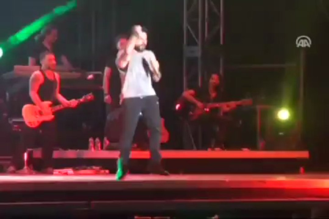 115 bin kişiye konser verdi