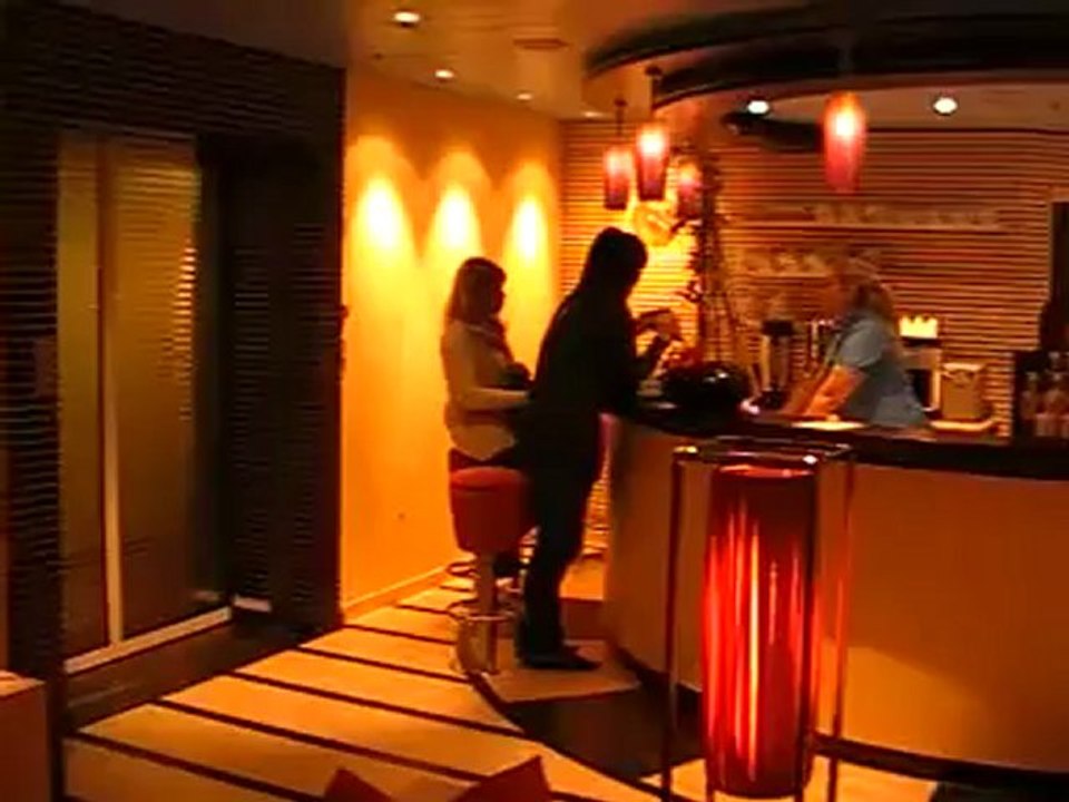 AIDAblu Hamburg Hafen Wellnessbereich AIDA kreuzfahrten AIDAblue Film Video Clubschiff