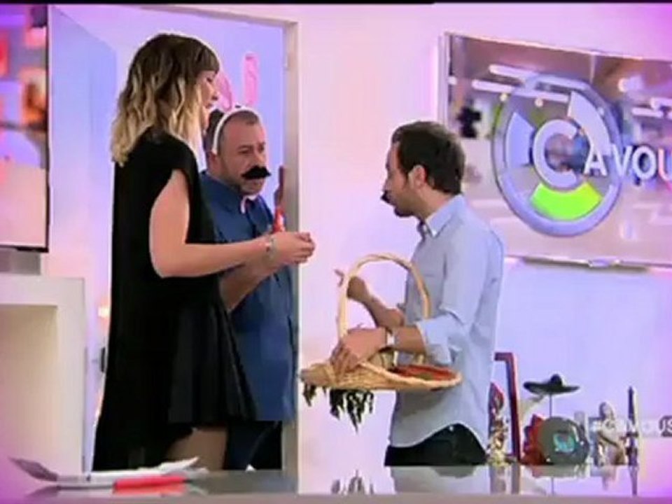 Daphné Burki et l'équipe de "C à vous" parodient des films érotiques