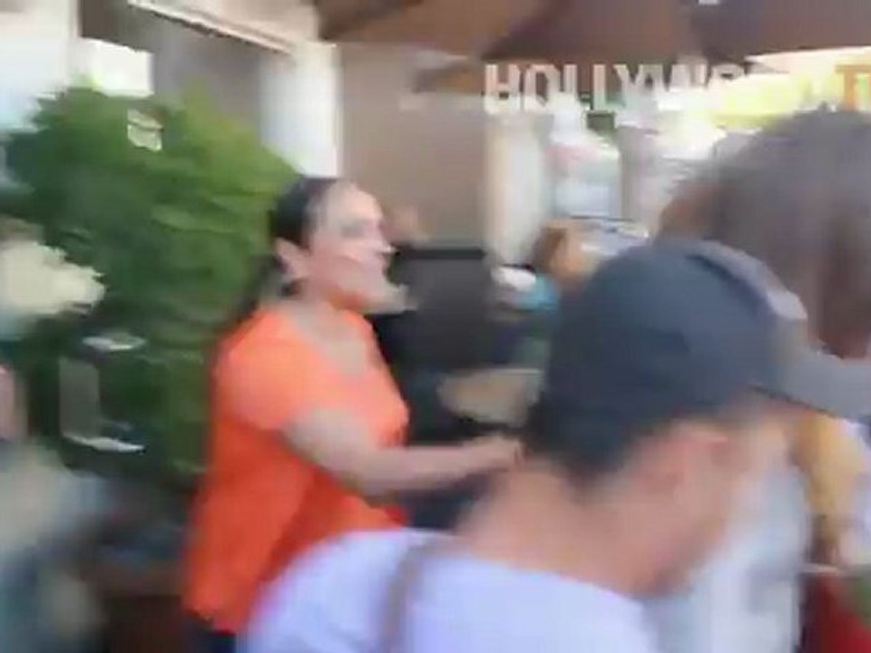 Khloe Kardashian surrounded by pandemonium, paps, fans & more! - Hollywood.TV