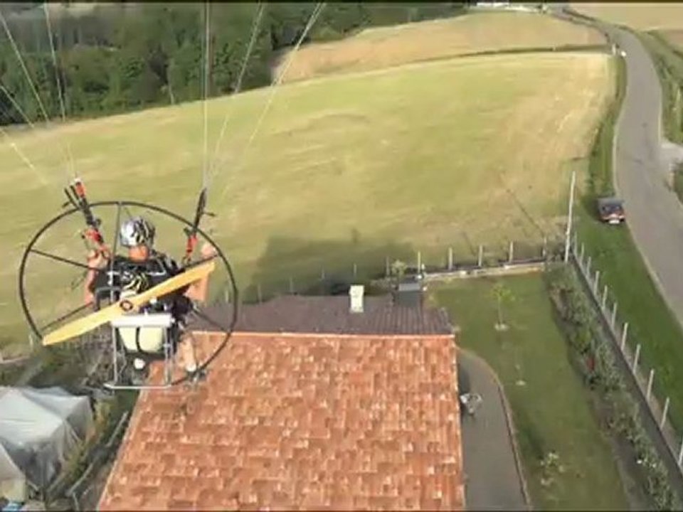 Test Camera de poursuite en paramoteur sur 1 tour de piste