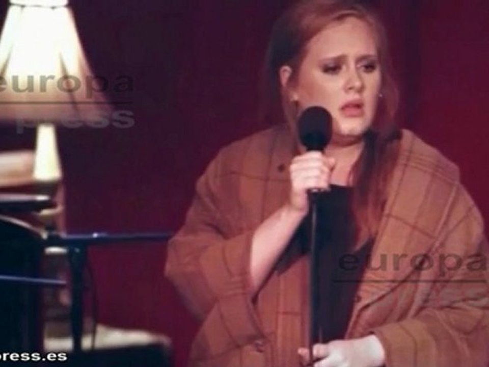 Adele está embarazada de su primer hijo