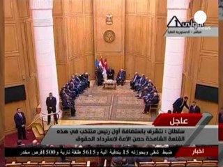 En Egypte, un président affaibli a prêté serment