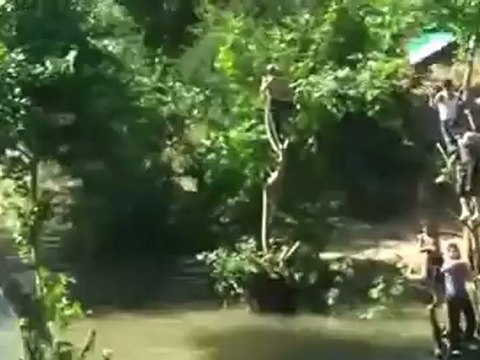 Syria فري برس ريف دمشق وادي بردى مظاهرة في نهر بردى 29 6 2012 Damascus