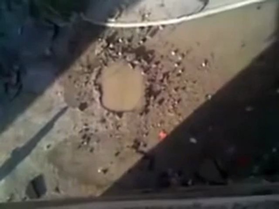 Syria فري برس تنظيم عربين ريف دمشـق  آثار سقوط قذيفة هاون 29 6 2012 Damascus