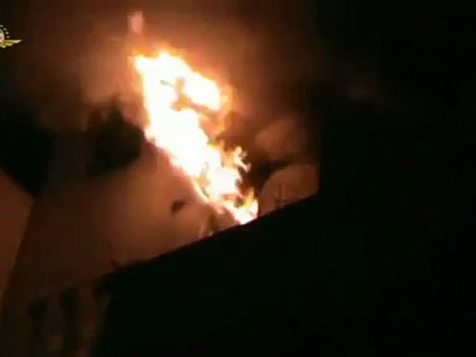 Syria فري برس حمص جورة الشياح  احتراق احد المنازل جراء القصف الصاروخي 30 6 2012 ج1 Homs