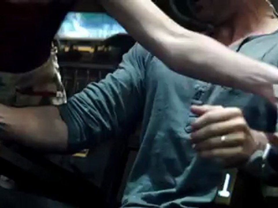 Total Recall - Official Trailer 3