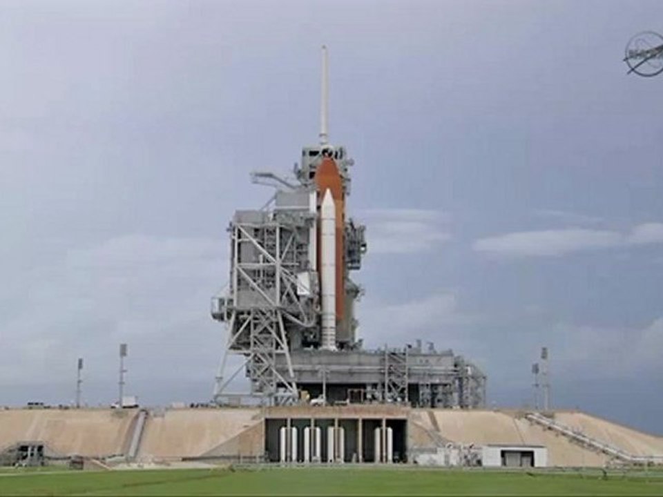 [STS-135] RSS Retract Timelapse