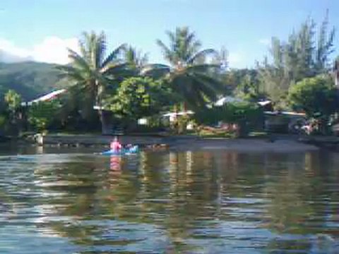 2012 05 14 016 lun VIDEO Polynésie Française Tahiti Raiatea kayak avec les dauphins