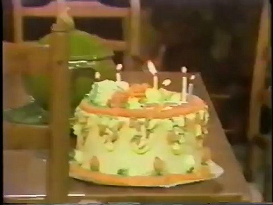 Mitzi Gaynor kicks it up in the kitchen