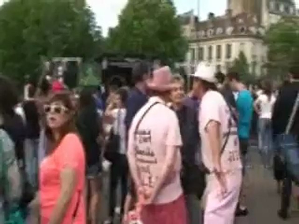 2 .LA MARCHE L G B T  ETC