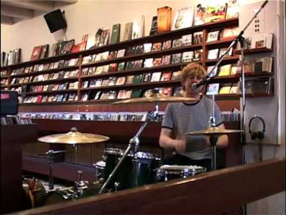 Blood Red Shoes - You Bring Me Down (Live Concerto instore Amsterdam)