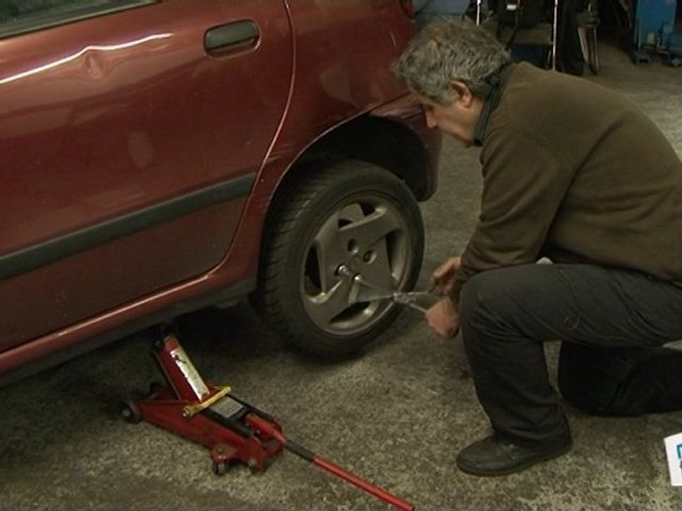 Tuto changer une roue de voiture
