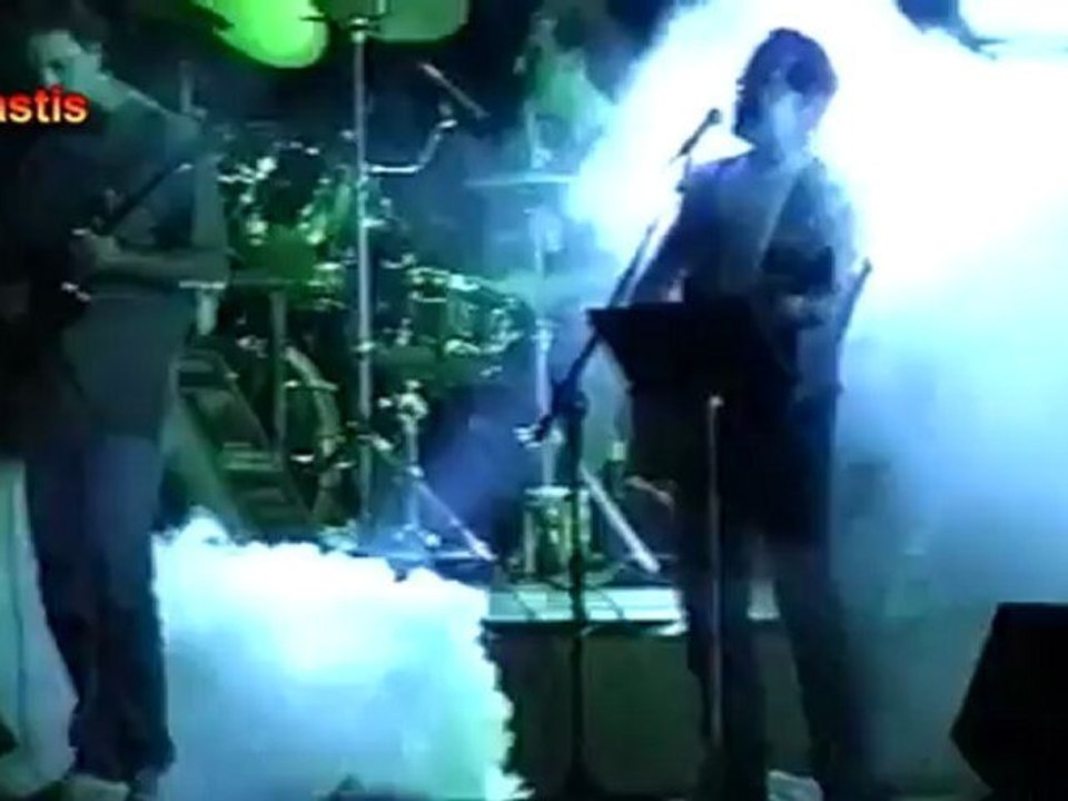 koursaros (h kalyterh LIVE ektelesh ever ) Βασίλης Παπακωνσταντίνου