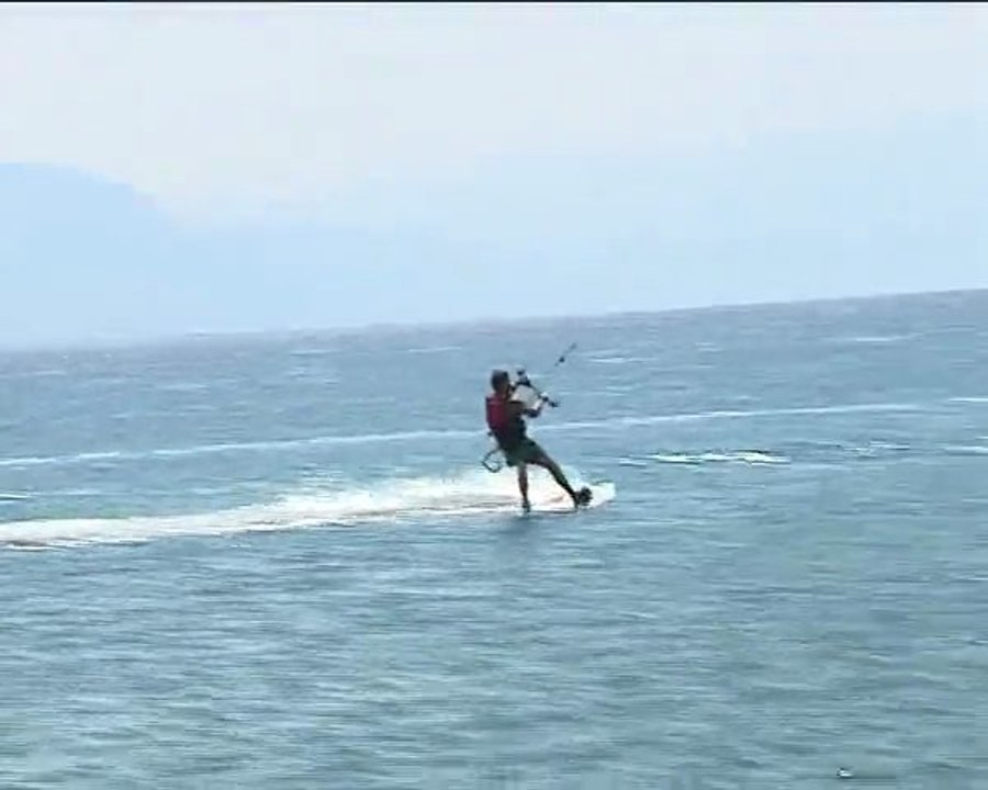 Ιδανικος για kite surf ο Φάρος Ραχών. Διαμαρτύρ...