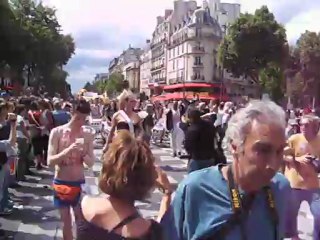 GAY PRIDE 2012  La grande princesse et les tambours