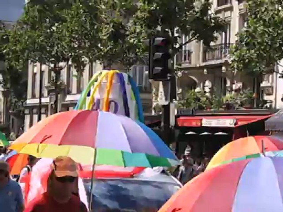 GAY PRIDE 2012 Les parapluies de Chairbourre