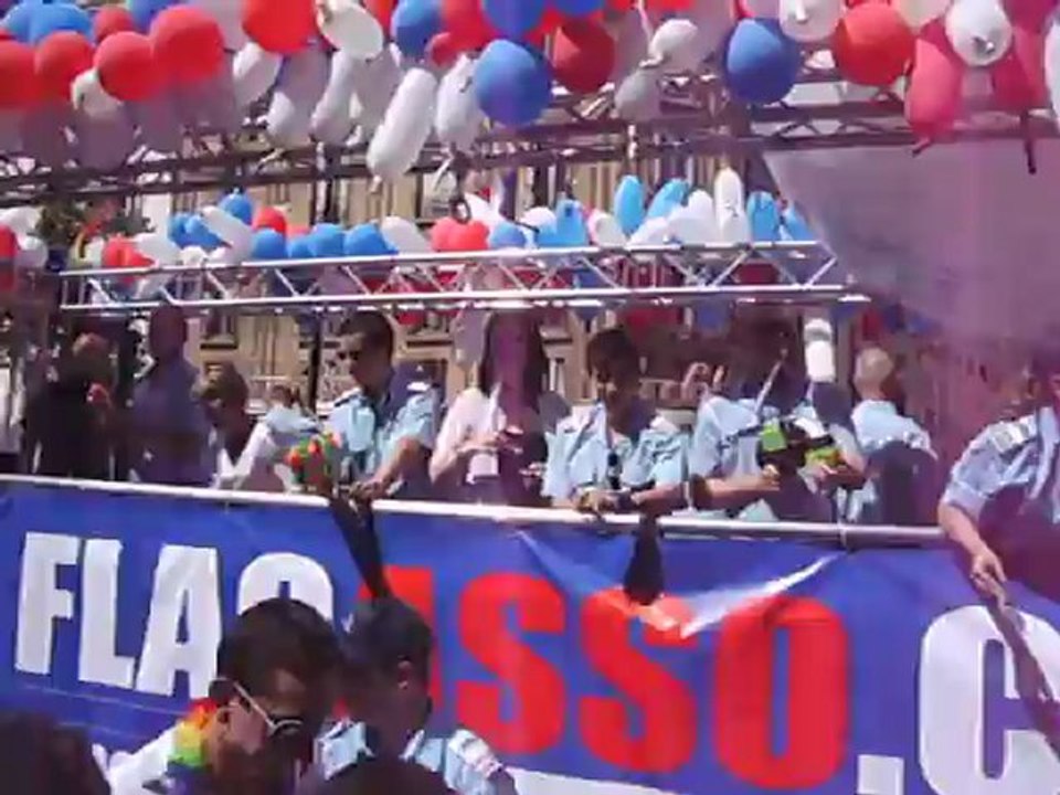 GAY PRIDE 2012 Le char de la Flag Asso