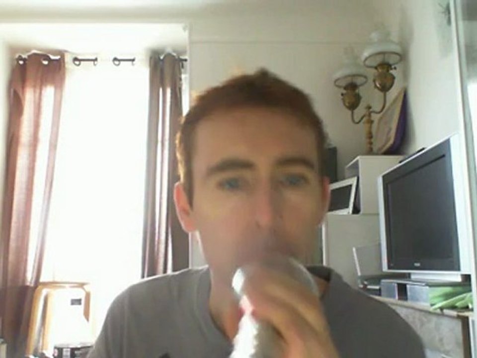 Wiwi égratigne "tu mens" de Gillian Hills