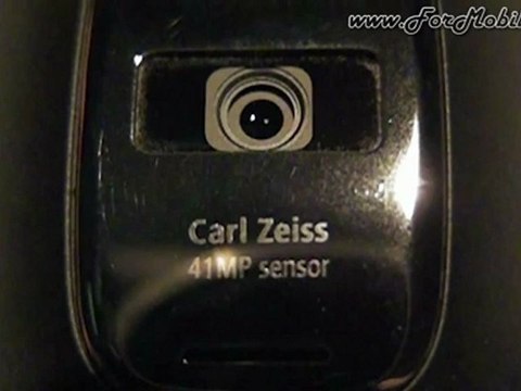 Nokia 808 PureView - Dettaglio apertura ottica Carl Zeiss 41 MP @ 240 fps