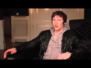 James Blunt wil af van somber imago