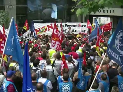 Manifestation devant le siège de PSA