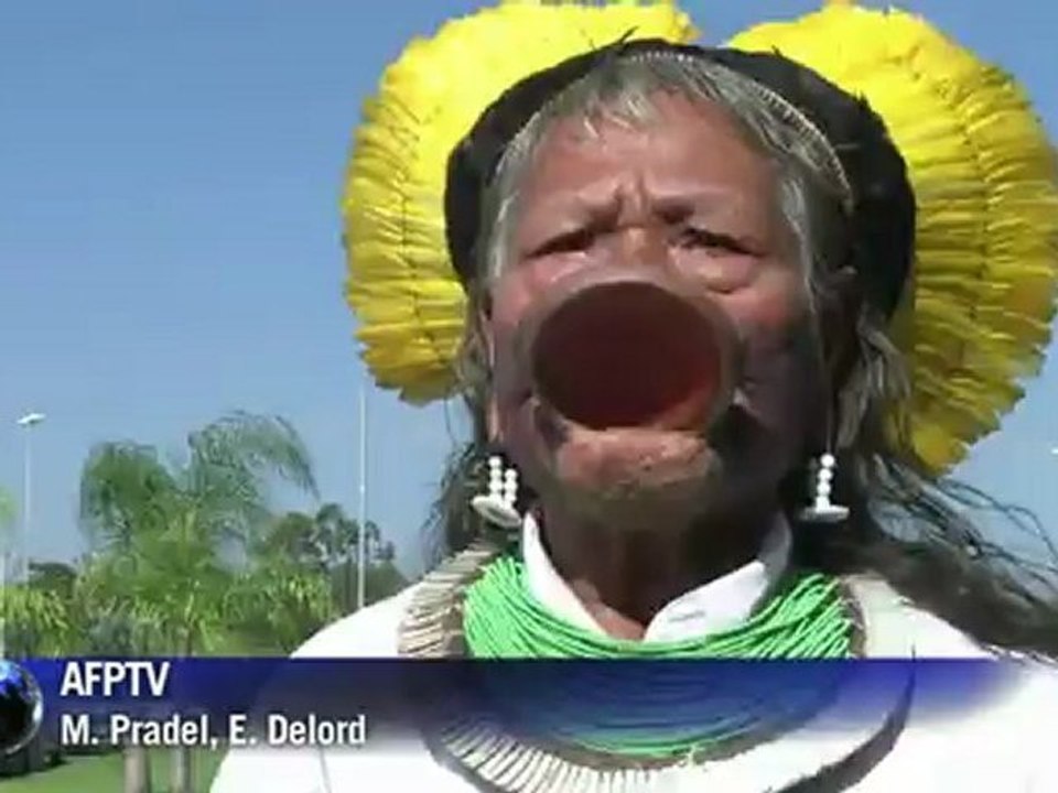 Sommet de la Terre : à Rio, le chef Raoni demande "au monde entier de respecter les peuples indigènes"