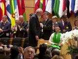 Aung San Suu Kyi ovationnée à Genève