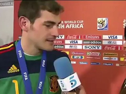kiss IKER CASILLAS - SARA CARBONERO- MUNDIAL 2010