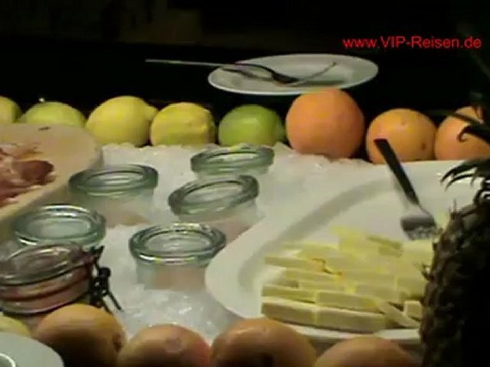 A-ROSA Kitzbühel  von aussen Tirol mit Renate Pfülb Film Zimmer Speisesaahl Wellnessberich