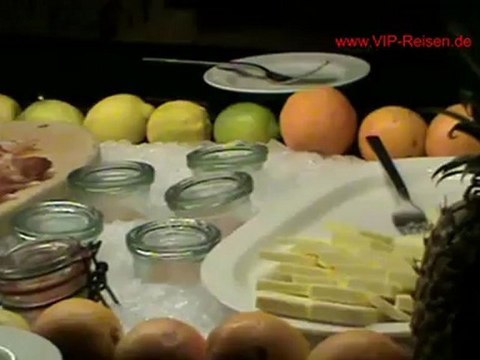 A-ROSA Kitzbühel von aussen Tirol mit Renate Pfülb Film Zimmer Speisesaahl Wellnessberich