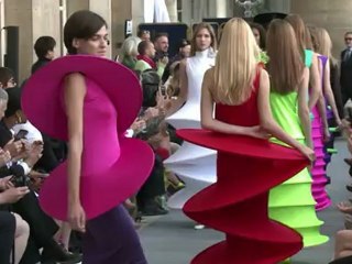 Pierre Cardin présente ses dernières collections