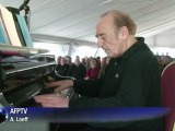 Pianista toca por la libertad