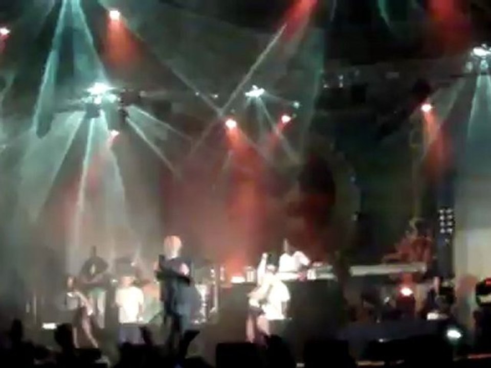 Concert Snoop Dogg Feat. Pharrell - Drop It Like It's Hot @ Free music Montendre France