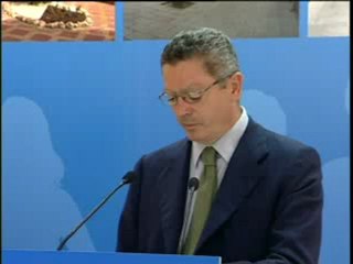 Gallardón respalda a Cobo mientras Cospedal le censura