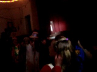 Lumea canta uite asa.....
