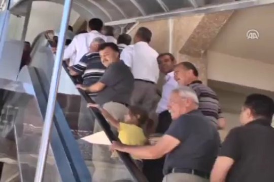 Camiye yürüyen merdiven