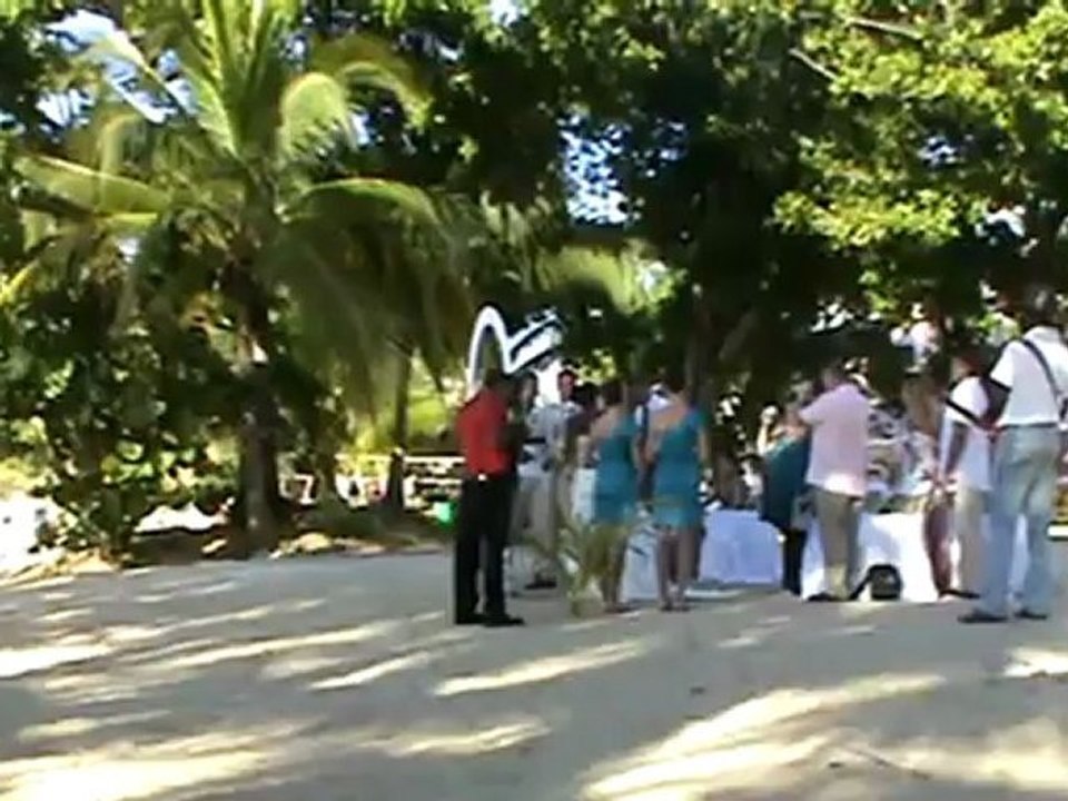 Jameika RIU Palace Tropical Bay Hochzeit Heiraten am Strand im Luxushotel Gäste Musik Sänger