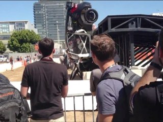 Enorme crash d'une voiture pendant une compétition