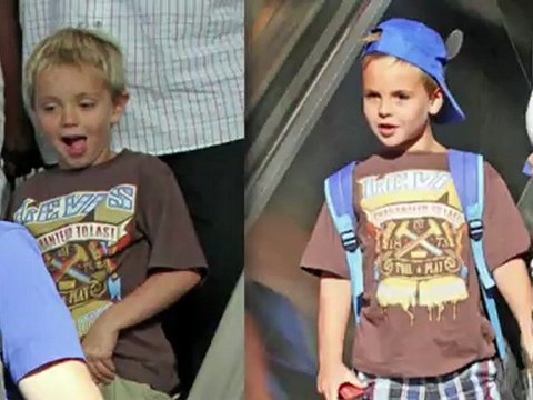 Britney Spears lands in Hawaii for a Little Rest and Relaxation