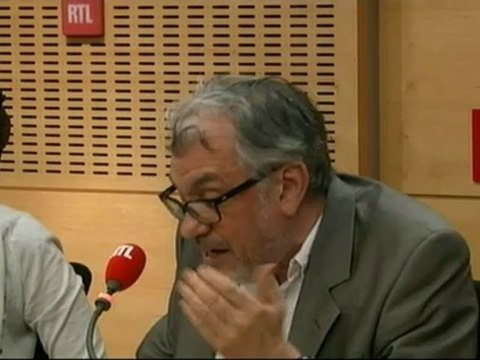 Serge July : Jean-Marc Ayrault prend sa place de paratonnerre du Président