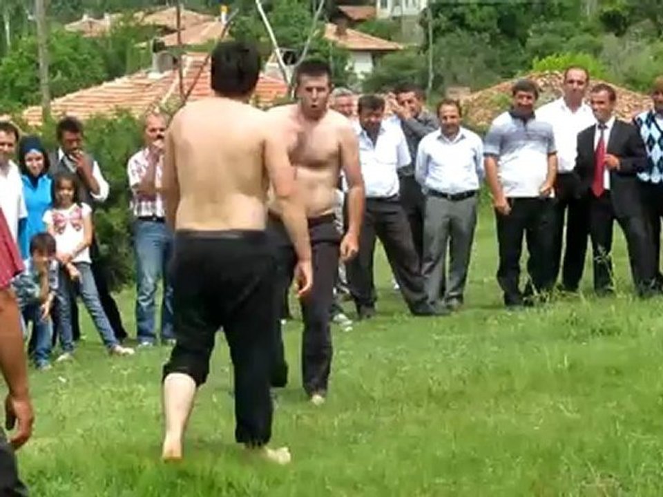 hanefi köyü gelenksel düğün(adem siviş)-Başpehlivanlık güreşleri